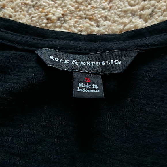 Rock & Republic Sexy Skull Face Black V-neck T-shirt Top **Size S** 🔥🔥 - Picture 4 of 4